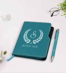 Kişiye Özel Çelenk Baş Harfli İsimli Turkuaz Termo Deri Defter Kalem Seti-1