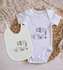 BK Kids Hey You Tasarımlı Bebek Body Zıbın ve Mama Önlüğü Hediye Seti - Model 1