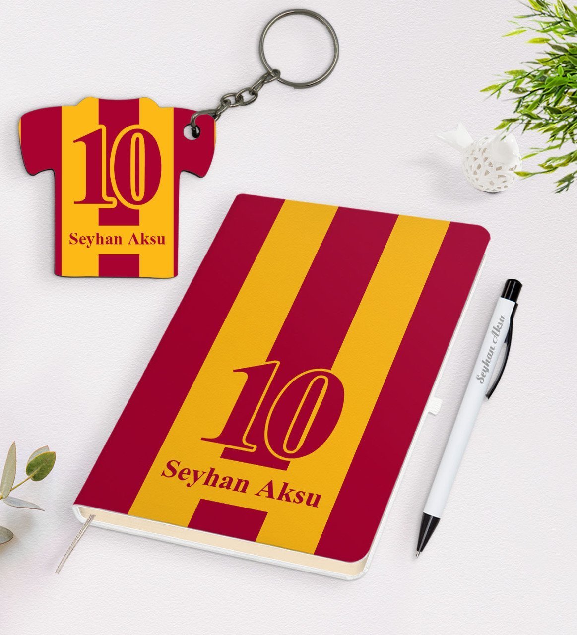 Kişiye Özel Sarı-Kırmızı Tasarımlı Defter Kalem ve Formalı Ahşap Anahtarlık Seti