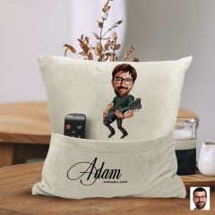 BK Gift Kişiye Özel Gitarist Karikatür Tasarımlı Organizer Kumanda ve Atıştırmalık Cepli Sarı Kırlent Yastık-1 Arkadaşa Hediye, Cepli Yastık