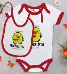 BK Kids Tehlikeliyim Diyorum Tasarımlı Kırmızı Bebek Body Zıbın ve Mama Önlüğü Hediye Seti-1