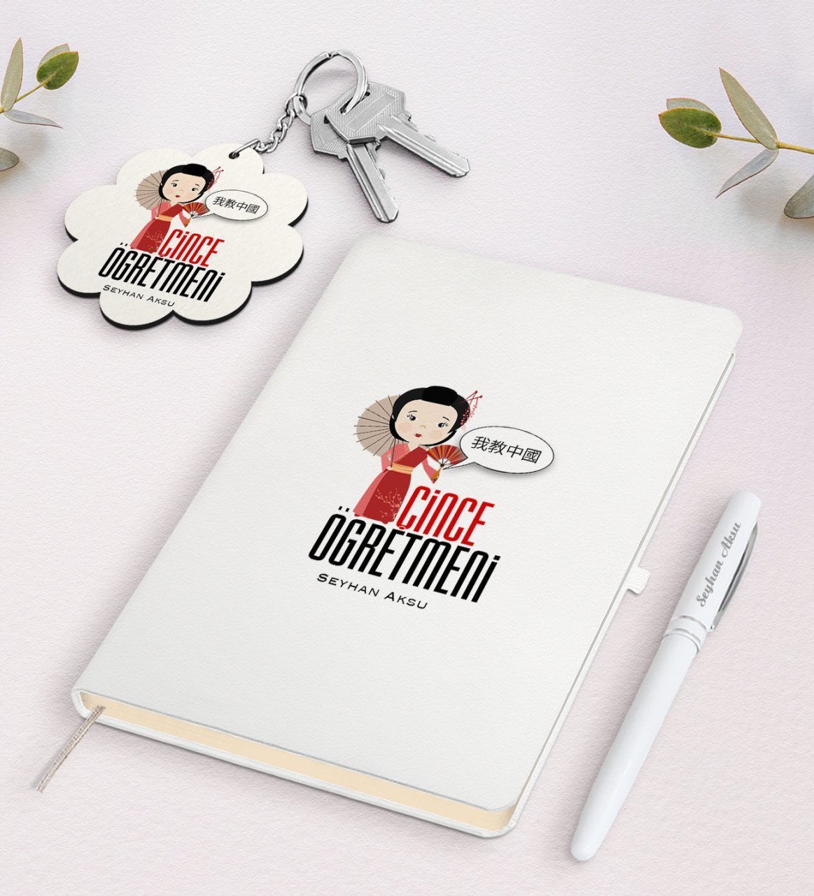 Kişiye Özel Çince Öğretmeni Beyaz Defter Kalem Ve Anahtarlık Hediye Seti