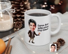BK Gift Kişiye Özel Erkek İsimli 2023 Yılına Kolay Gelmedi Karikatürlü Beyaz Kupa Bardak-2