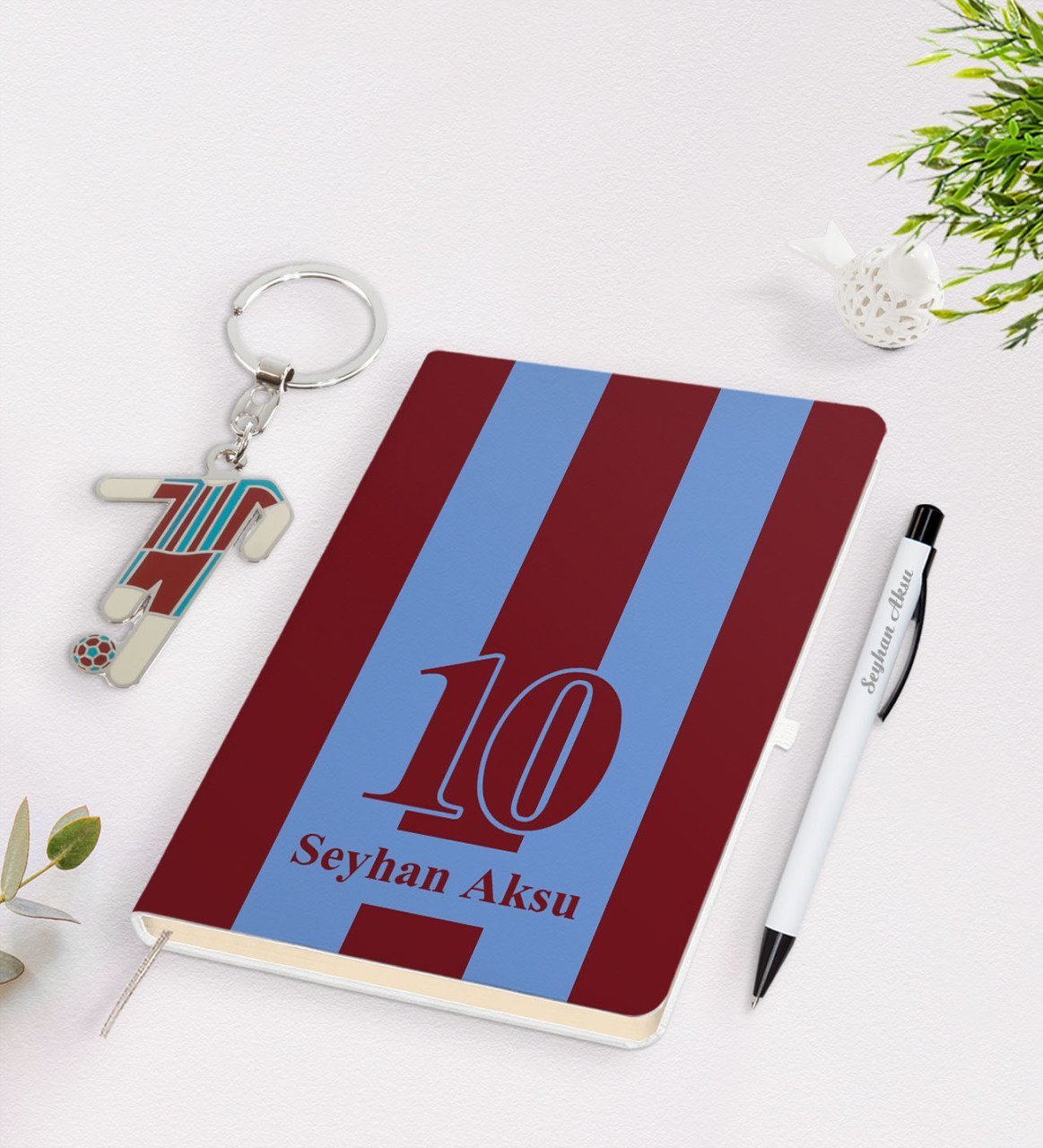 Kişiye Özel Bordo-Mavi Tasarımlı İsimli Defter kalem ve Formalı Metal Anahtarlık Model 1