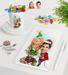 Kişiye Özel Yeni Yıl Sevgililer Karikatürlü Beyaz Defter Kalem Türk Kahvesi Fincanı ve Haribo Şeker Hediye Seti-1