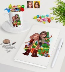 Kişiye Özel Yeni Yıl Kız Kardeşler Karikatürlü Beyaz Defter Kalem Türk Kahvesi Fincanı ve Haribo Şeker Hediye Seti-2