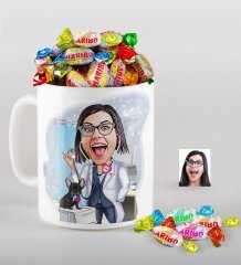 Kişiye Özel Bayan Veteriner Hekim Karikatürlü Kupa ve Haribo Şeker Hediye Seti-1
