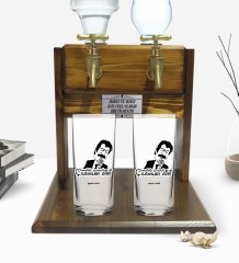 Kişiye Özel Renkli Baskılı Hangimiz Sevmedik Çılgınlar Gibi Silüet Tasarımlı İkili Rakı Bardağı ve Çift Musluklu Doğal Ahşap Rakı Standı-1