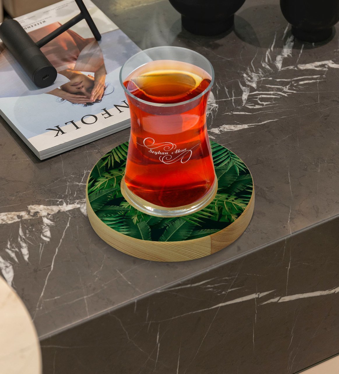 Kişiye Özel Yapraklar Tasarımlı Doğal Ahşap Tabaklı Heybeli Çay Bardağı Model 9
