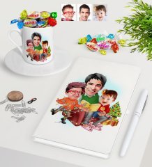 Kişiye Özel Yeni Yıl Aile Karikatürlü Beyaz Defter Kalem Türk Kahvesi Fincanı ve Haribo Şeker Hediye Seti-1