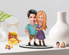 Kişiye Özel Sevgililer Karikatürlü 3D Ahşap Biblo ve Çikolatalı Renkli Bonbon Draje Hediye Seti-80