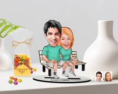 Kişiye Özel Sevgililer Karikatürlü 3D Ahşap Biblo ve Çikolatalı Renkli Bonbon Draje Hediye Seti-55