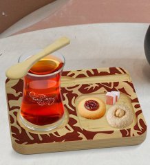 Kişiye Özel Doğal Ahşap Kaşıklı Sunum Tabağı ve Heybeli Çay Bardağı Hediye Seti - Model 11