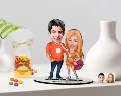 Kişiye Özel Sevgililer Karikatürlü 3D Ahşap Biblo ve Çikolatalı Renkli Bonbon Draje Hediye Seti-54