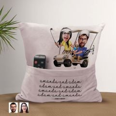 BK Gift Kişiye Özel Sevgililer Karikatür Tasarımlı Organizer Kumanda ve Atıştırmalık Cepli Pembe Kırlent Yastık-96 Arkadaşa Hediye, Cepli Yastık