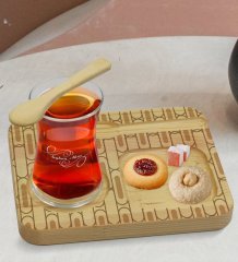 Kişiye Özel Doğal Ahşap Kaşıklı Sunum Tabağı ve Heybeli Çay Bardağı Hediye Seti - Model 8