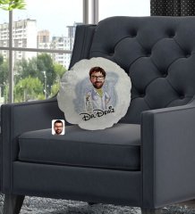 Kişiye Özel İsimli Erkek Göz Doktoru Karikatürlü Yuvarlak Dekoratif Kırlent Yastık-1