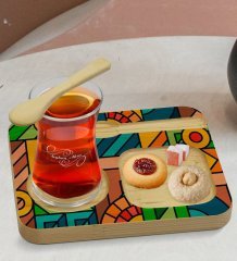 Kişiye Özel Doğal Ahşap Kaşıklı Sunum Tabağı ve Heybeli Çay Bardağı Hediye Seti - Model 7