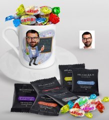 Kişiye Özel Bay Kimya Öğretmeni Karikatürlü Türk Kahvesi Fincanı Selamlique Karışık Türk Kahvesi ve Haribo Şeker Hediye Seti-1