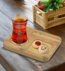 Kişiye Özel Doğal Ahşap Kaşıklı Sunum Tabağı ve Heybeli Çay Bardağı Hediye Seti - Model 2