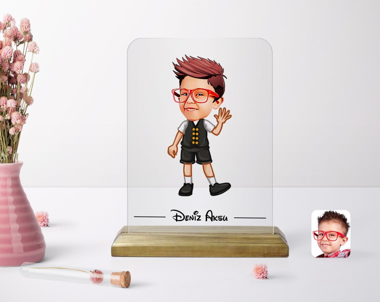 Kişiye Özel Erkek Çocuk Karikatürlü Ahşap Standlı Çerçeve-2