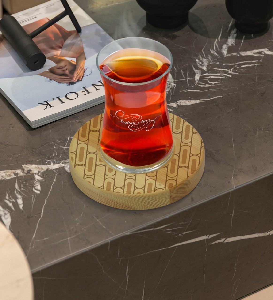 Kişiye Özel Modern Art Tasarımlı Doğal Ahşap Tabaklı Heybeli Çay Bardağı Model 19