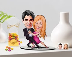 Kişiye Özel Sevgililer Karikatürlü 3D Ahşap Biblo ve Çikolatalı Renkli Bonbon Draje Hediye Seti-13