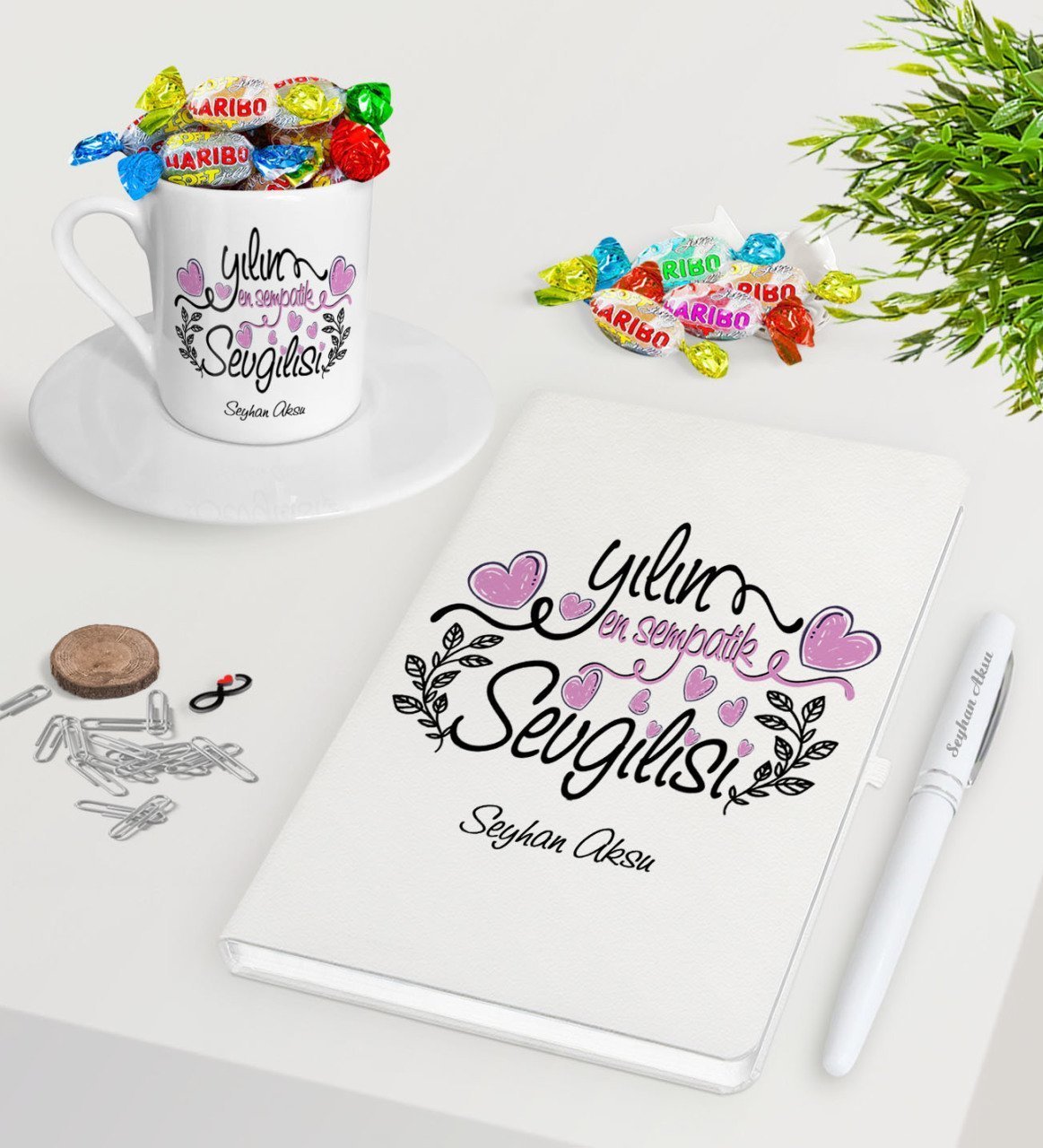 Kişiye Özel Yılın En Sempatik Sevgilisi Beyaz Defter Kalem Türk Kahvesi Fincanı ve Haribo Şeker Hediye Seti
