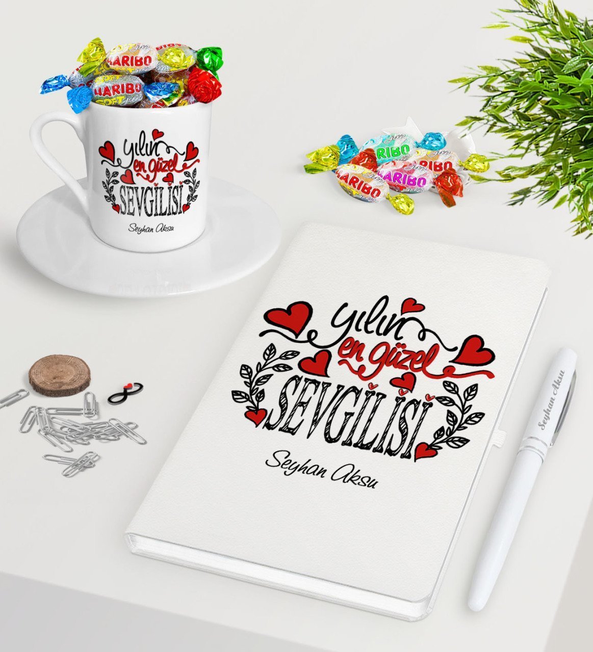 Kişiye Özel Yılın En Güzel Sevgilisi Beyaz Defter Kalem Türk Kahvesi Fincanı ve Haribo Şeker Hediye Seti