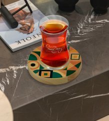 Kişiye Özel Modern Art Tasarımlı Doğal Ahşap Tabaklı Heybeli Çay Bardağı Model 14