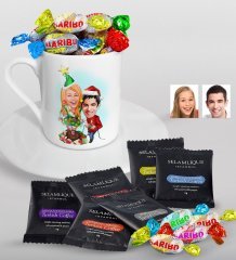 Kişiye Özel Yeni Yıl Sevgililer Karikatürlü Türk Kahvesi Fincanı Selamlique Karışık Türk Kahvesi ve Haribo Şeker Hediye Seti-1