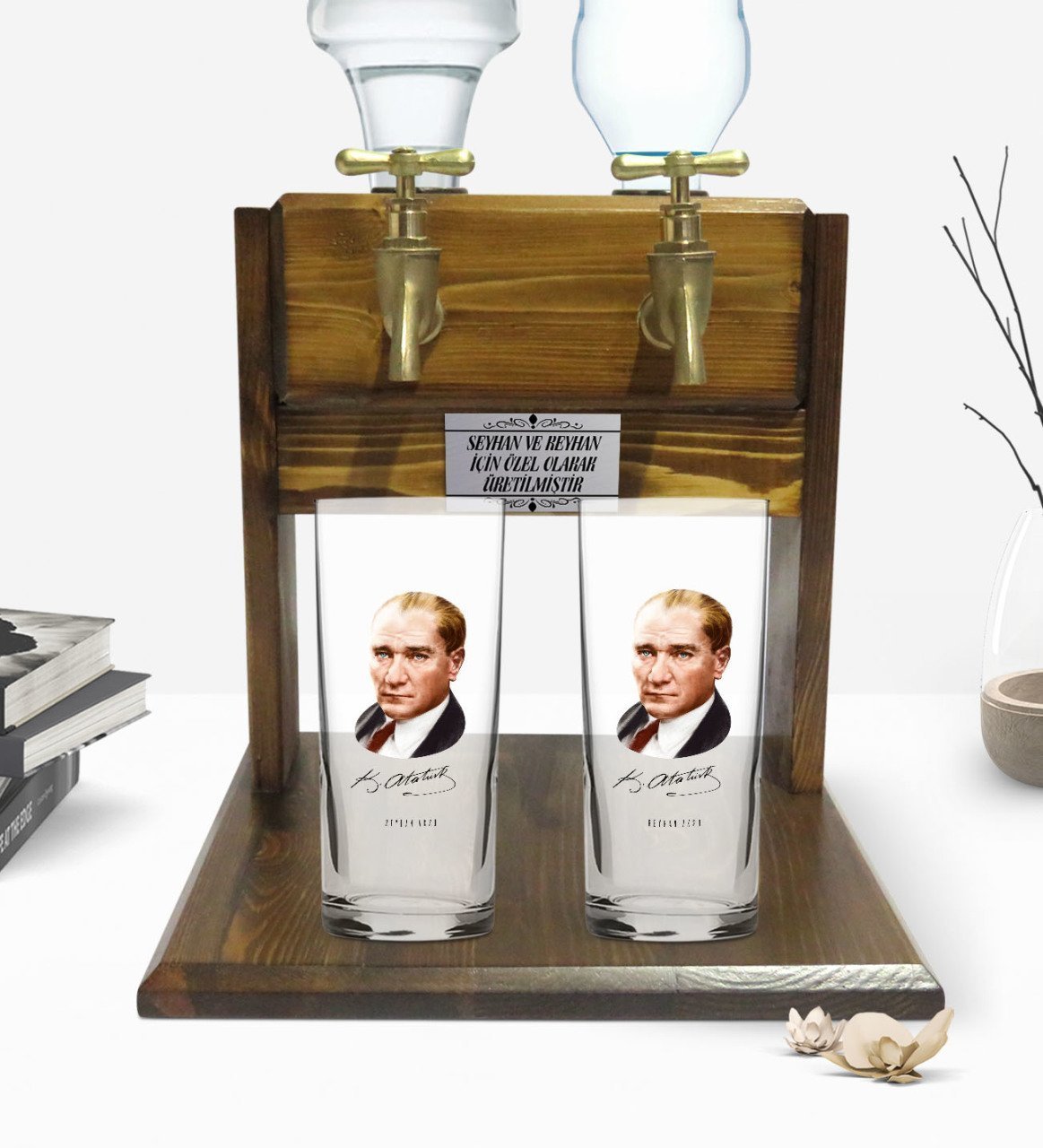 Kişiye Özel Renkli Baskılı Atatürk Tasarımlı İkili Rakı Bardağı ve Çift Musluklu Doğal Ahşap Rakı Standı-12
