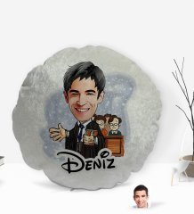 Kişiye Özel İsimli Erkek Avukat Karikatürlü Yuvarlak Dekoratif Kırlent Yastık-2