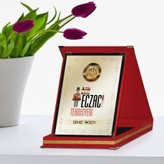 Kişiye Özel Yılın En İyi Eczacı Teknisyeni Kırmızı Plaket Ödülü