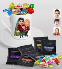 Kişiye Özel Yeni Yıl Aile Karikatürlü Türk Kahvesi Fincanı Selamlique Karışık Türk Kahvesi ve Haribo Şeker Hediye Seti-4