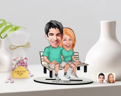 Kişiye Özel Sevgililer Karikatürlü 3D Ahşap Biblo ve Çikolatalı Kalp Bonbon Draje Hediye Seti-55