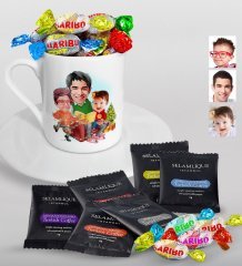 Kişiye Özel Yeni Yıl Aile Karikatürlü Türk Kahvesi Fincanı Selamlique Karışık Türk Kahvesi ve Haribo Şeker Hediye Seti-1
