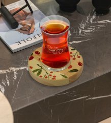 Kişiye Özel Meyve Tasarımlı Doğal Ahşap Tabaklı Heybeli Çay Bardağı Model 1