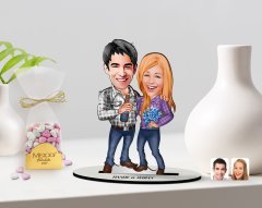 Kişiye Özel Sevgililer Karikatürlü 3D Ahşap Biblo ve Çikolatalı Kalp Bonbon Draje Hediye Seti-50