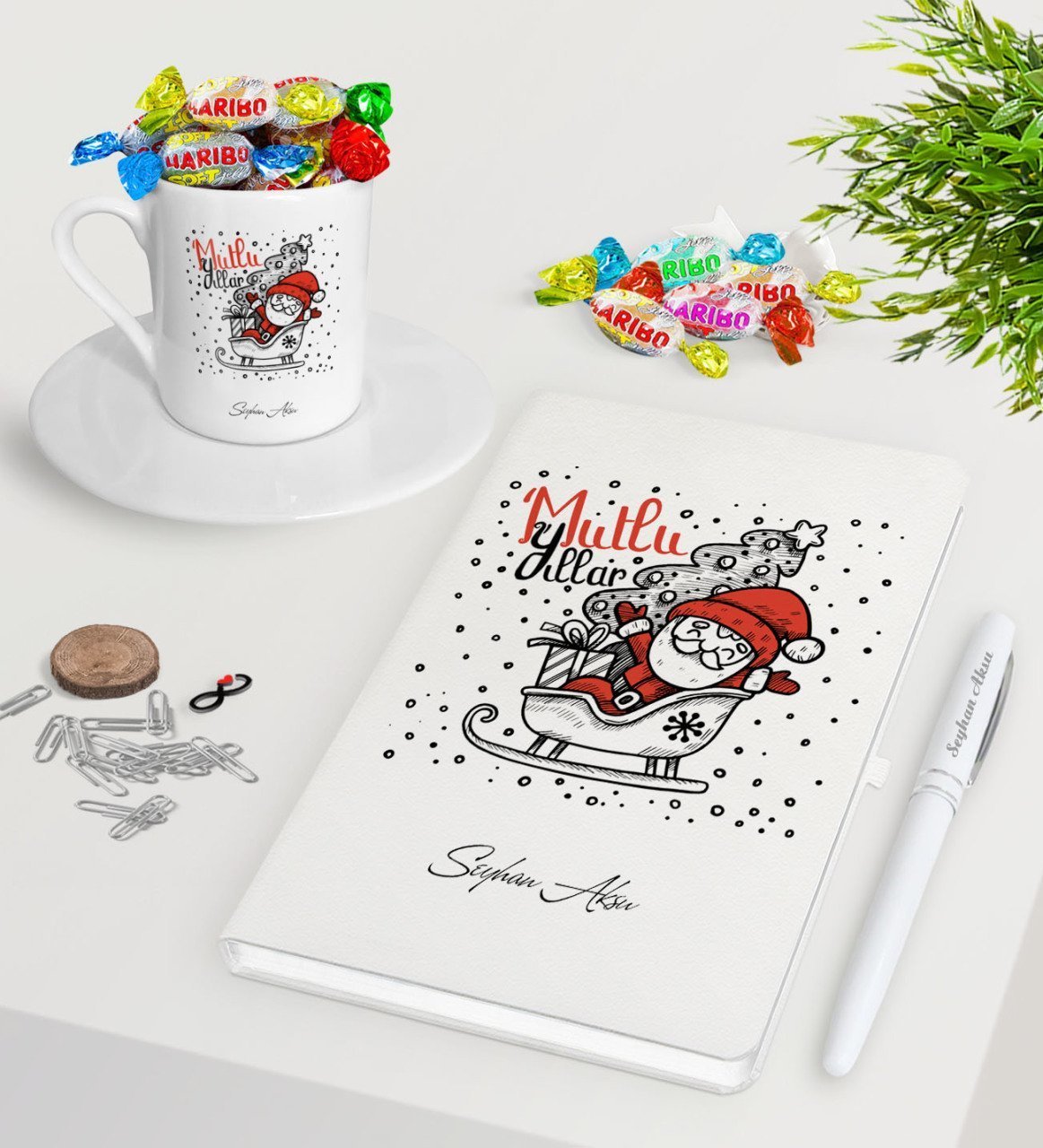 Kişiye Özel Noel Baba Beyaz Defter Kalem Türk Kahvesi Fincanı ve Haribo Şeker Hediye Seti-5