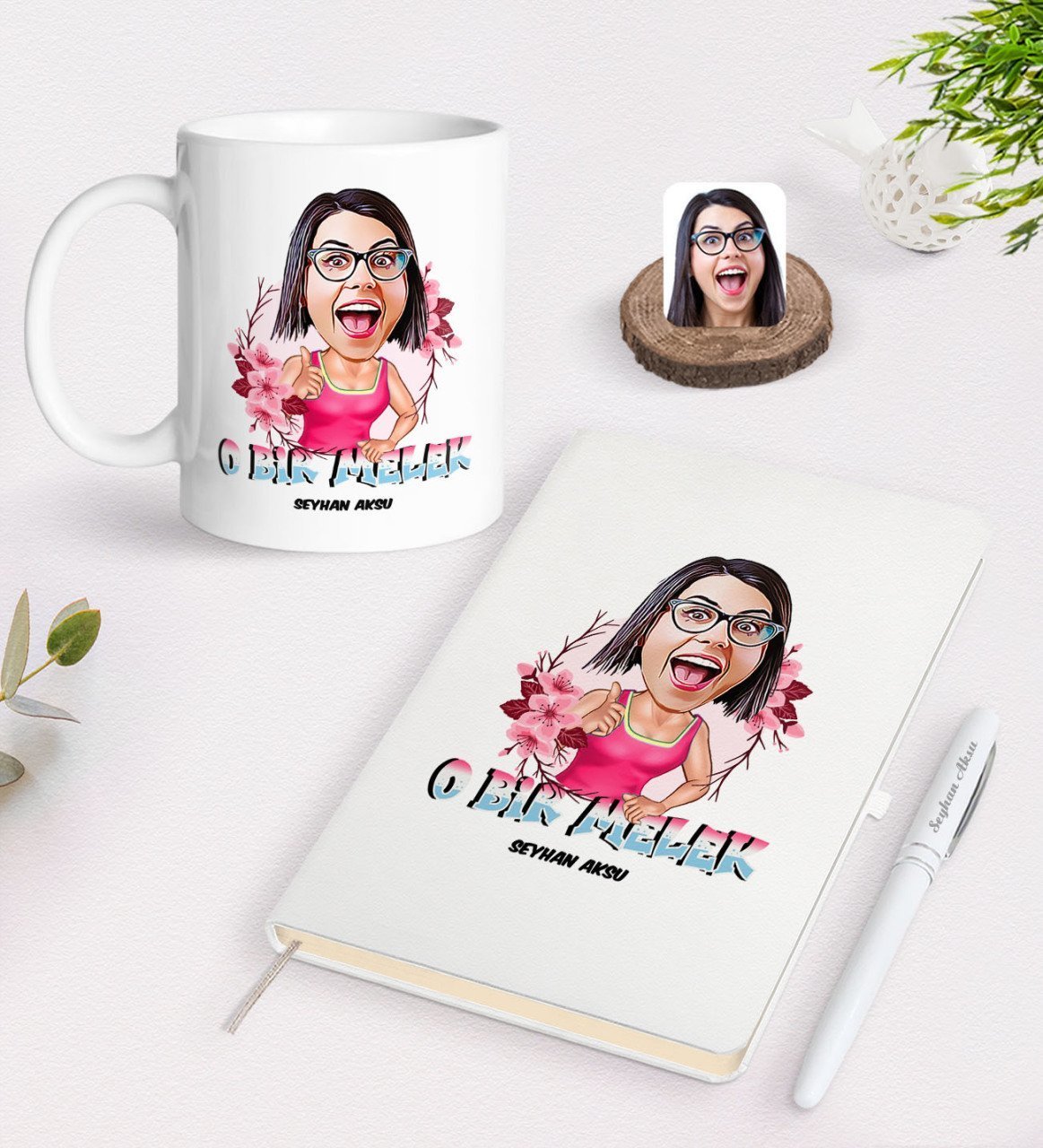 Kişiye Özel Kadınlar Günü O Bir Melek Karikatürlü Beyaz Defter Kalem ve Kupa Seti-1