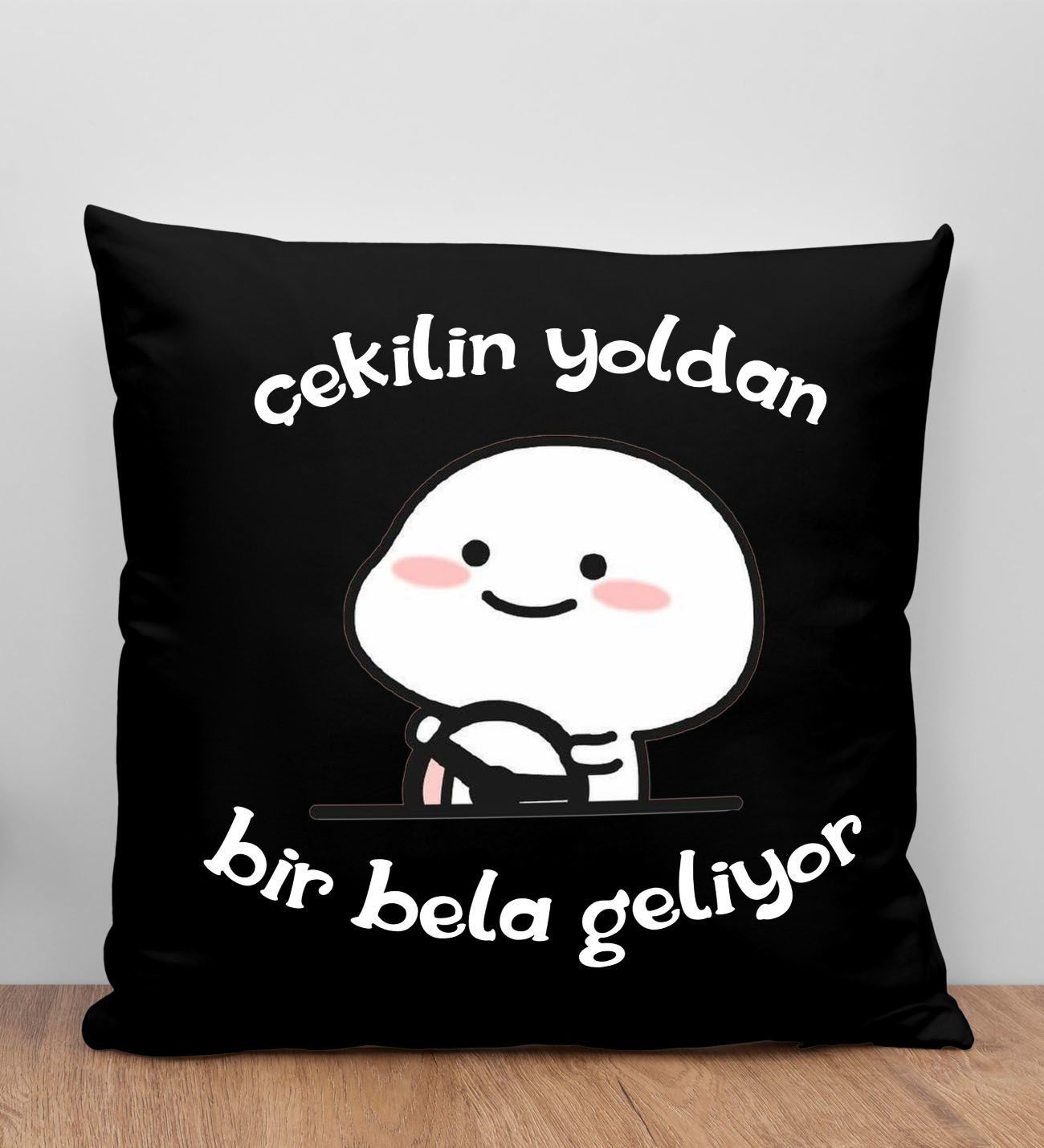 BK Gift Bir Bela Geliyor Tasarımlı Siyah Kırlent Yastık, Arkadaşa Hediye, Ev Dekorasyonu, Ev Hediyesi-1