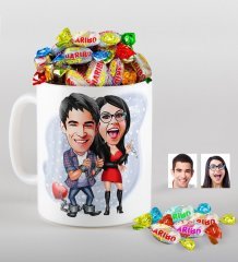 Kişiye Özel Sevgililer Karikatürlü Kupa ve Haribo Şeker Hediye Seti-1