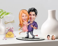 Kişiye Özel Sevgililer Karikatürlü 3D Ahşap Biblo ve Çikolatalı Kalp Bonbon Draje Hediye Seti-3