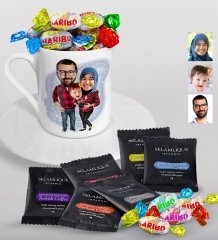 Kişiye Özel Tesettürlü Aile Karikatürlü Türk Kahvesi Fincanı Selamlique Karışık Türk Kahvesi ve Haribo Şeker Hediye Seti-2