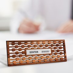 Kişiye Özel Mesleki Doktor Ahşap Masa İsimliği (Model K7)