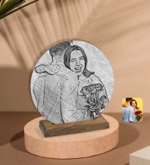 Kişiye Özel Karakalem Tasarımlı Yuvarlak Ahşap Biblo