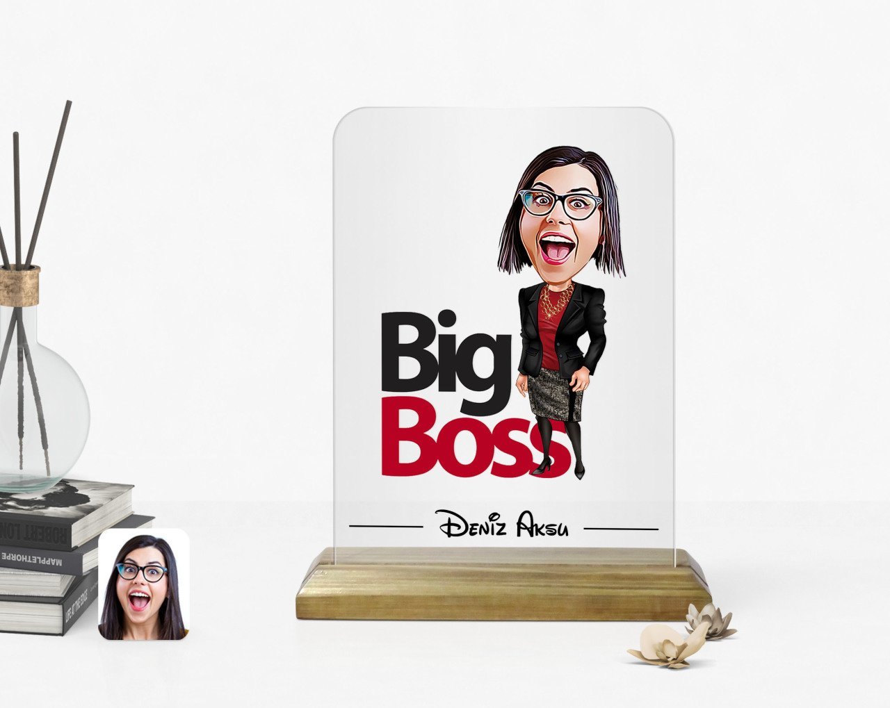 Kişiye Özel Kadın Big Boss Karikatürlü Ahşap Standlı Çerçeve-2