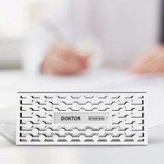 Kişiye Özel Mesleki Doktor Ahşap Masa İsimliği (Model K4)