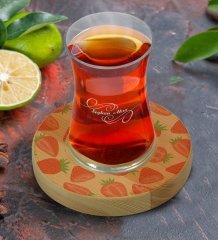 Kişiye Özel Çilek Tasarımlı Doğal Ahşap Tabaklı Heybeli Çay Bardağı Model 1